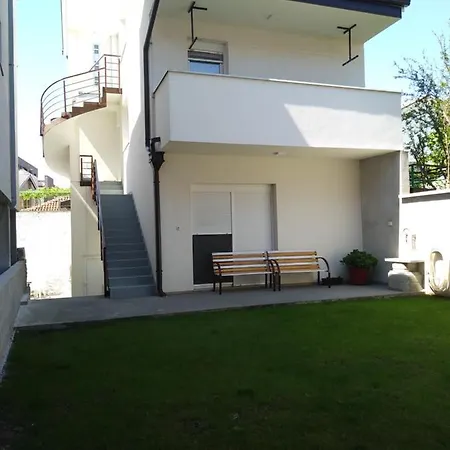 Private Apartment Apartment *