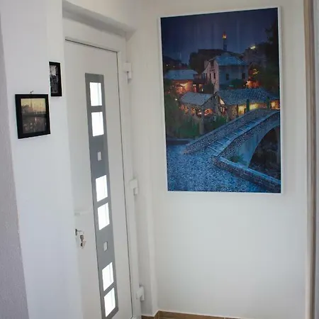 Private Apartment *